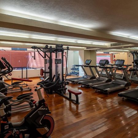 Camino Real Monterrey Hotell San Pedro Garza Garcia Exteriör bild The gym at the hotel