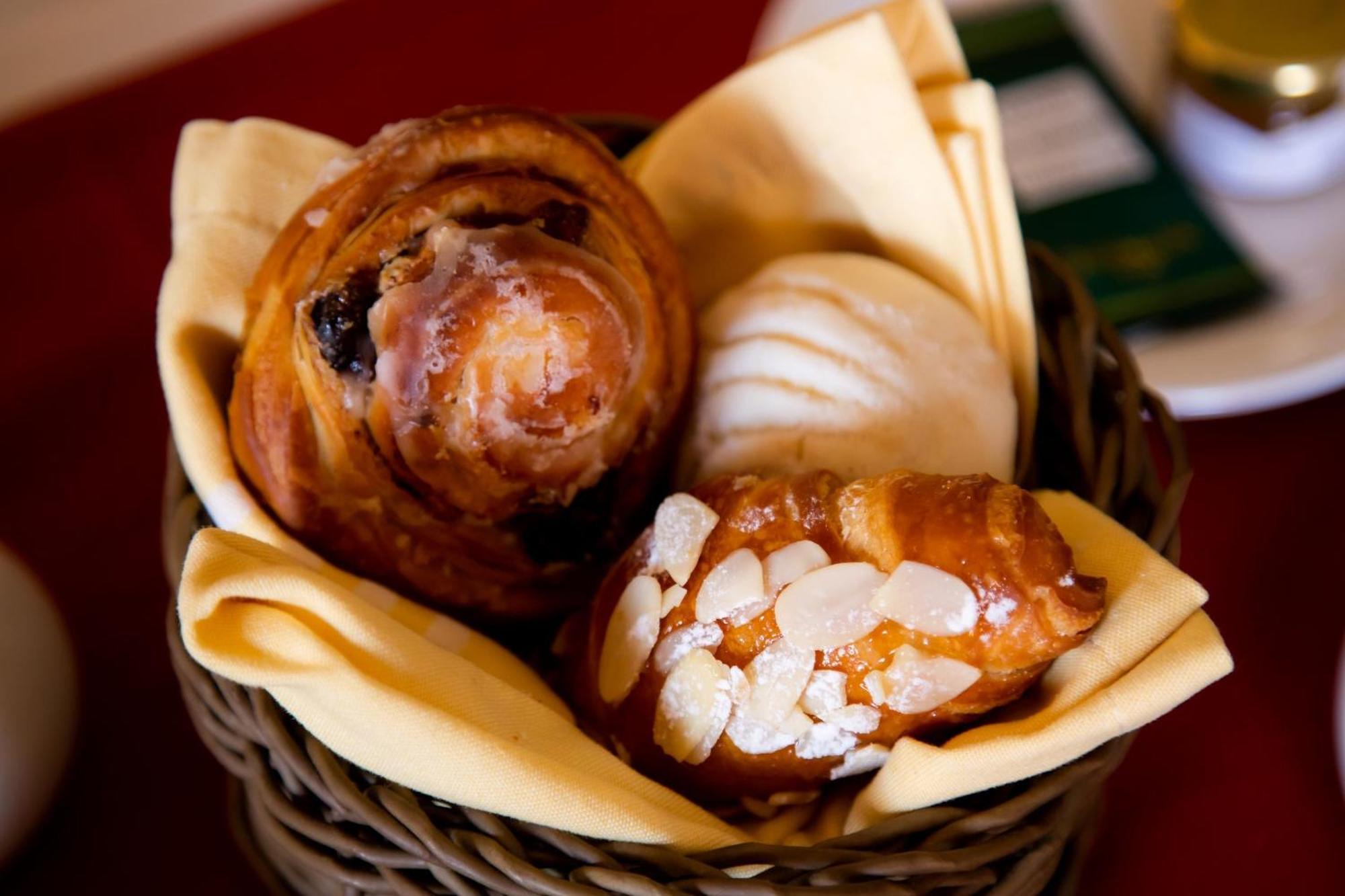 Camino Real Monterrey Hotell San Pedro Garza Garcia Exteriör bild A traditional Italian Easter bread